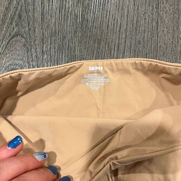 NWT Skims Fits Everybody Bandeau Bra Ochre - Size XS - Picture 3 of 4